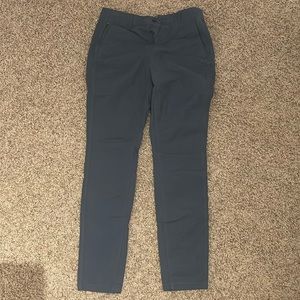 Eddie Bauer slightly curvy regular fit chino